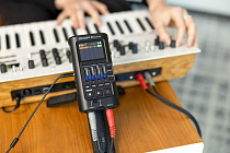 4-трековый рекордер-портастудия Zoom R4 - 7